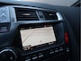 DS 5 1.6-16v. 165 Pk. *** BOMVOL *** * Zwart Leder * Massage Verwarming * Panoramadak * Trekhaak * Navigatie * L.M.Velgen * Achteruitrij Camera * Vingerhoets:  Vierde Generatie Eersteklas Service !