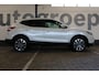 Nissan Qashqai 1.2 Connect Edition | Incl. 12 maanden garantie | Parkeercamera | Cruise control | Climate control | Navigatie | Parkeersensoren | DAB radio | NAP kilometerstand | Panorama dak |