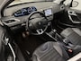 Peugeot 2008 SUV 1.2 110 pk Allure | Navigatie | Parkeersensoren Achter | Trekhaak | LED Dagrijverlichting | Dakrails | Mistlampen Voor | Lederen Stuurwiel | Climate Control | Cruise Control | 16" Lichtmetalen Velgen | Centrale Deurvergrendeling met Afstandsbediening |
