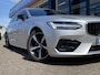Volvo V90 2.0 T4 Business Sport / Automaat / NL-Auto / Dealer-Onderhouden / 1e-Eigenaar / R-Design / Polestar-Engineered / Apple-Carplay & Android-Auto / Luxe Vol-Leder / Stoelverwarming / Harman-Kardon / Keyless / LED / DAB Radio-Bluetooth / Navi / Adaptieve Cruise-Control / Electronic Climate-Control / Pilot-Assist / Autom. Stoelen met geheugen / E-Achterklep / PDC V+A / 18'' LMV / ENZ.