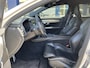 Volvo V90 2.0 T4 Business Sport / Automaat / NL-Auto / Dealer-Onderhouden / 1e-Eigenaar / R-Design / Polestar-Engineered / Apple-Carplay & Android-Auto / Luxe Vol-Leder / Stoelverwarming / Harman-Kardon / Keyless / LED / DAB Radio-Bluetooth / Navi / Adaptieve Cruise-Control / Electronic Climate-Control / Pilot-Assist / Autom. Stoelen met geheugen / E-Achterklep / PDC V+A / 18'' LMV / ENZ.