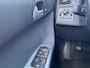 Volvo V50 2.0 Edition II / NL-Auto / 2e-Eigenaar / 145 PK / Cruise-Control / Climate-Control / Elektr.-Pakket / Armsteun-Voor en Achter / Dakrails / PDC-Achter / 16'' LMV /