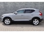Volvo XC40 2.0 B4 Core | Stoel en Stuurverwarming | Adaptieve Cruise Control | Trekhaak | Standkachel | Dode Hoek Detectie | Parkeercamera |