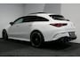 Mercedes-Benz CLA Shooting Brake 220 AMG Line / CLA45 AMG Diffuser / Panamericana Grill / Panoramadak / Burmester Surround Sound / Stoelverwarming / LED High Performance koplampen / Nightpakket / Agility Control / Trekhaak (zwenkbaar) / Ambienteverlichting / Widescreen / 19'' LMV / Elektr. bedienbare achterklep / Dodehoekdetectie / Adaptive Cruise Control / Navigatie