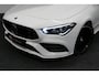 Mercedes-Benz CLA Shooting Brake 220 AMG Line / CLA45 AMG Diffuser / Panamericana Grill / Panoramadak / Burmester Surround Sound / Stoelverwarming / LED High Performance koplampen / Nightpakket / Agility Control / Trekhaak (zwenkbaar) / Ambienteverlichting / Widescreen / 19'' LMV / Elektr. bedienbare achterklep / Dodehoekdetectie / Adaptive Cruise Control / Navigatie