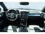 Volvo XC40 B4 Mild Hybride 197 pk Plus Dark Automaat | Trekhaak | BLIS | Verwarmbare voorruit | Adaptive Cruise control