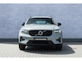 Volvo XC40 B4 Mild Hybride 197 pk Plus Dark Automaat | Trekhaak | BLIS | Verwarmbare voorruit | Adaptive Cruise control