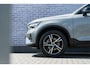 Volvo XC40 B4 Mild Hybride 197 pk Plus Dark Automaat | Trekhaak | BLIS | Verwarmbare voorruit | Adaptive Cruise control