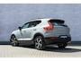 Volvo XC40 B4 Mild Hybride 197 pk Plus Dark Automaat | Trekhaak | BLIS | Verwarmbare voorruit | Adaptive Cruise control