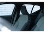 Volvo XC40 B4 Mild Hybride 197 pk Plus Dark Automaat | Trekhaak | BLIS | Verwarmbare voorruit | Adaptive Cruise control