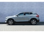 Volvo XC40 B4 Mild Hybride 197 pk Plus Dark Automaat | Trekhaak | BLIS | Verwarmbare voorruit | Adaptive Cruise control