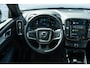 Volvo XC40 B4 Mild Hybride 197 pk Plus Dark Automaat | Trekhaak | BLIS | Verwarmbare voorruit | Adaptive Cruise control