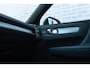 Volvo XC40 B4 Mild Hybride 197 pk Plus Dark Automaat | Trekhaak | BLIS | Verwarmbare voorruit | Adaptive Cruise control