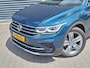 Volkswagen Tiguan 1.5 TSI R-Line 150 pk DSG | Carplay | Adaptief Cruise | Stuur/Stoelverwarming | IQ Light | Camera | Spraakbediening |
