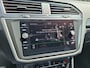 Volkswagen Tiguan 1.5 TSI R-Line 150 pk DSG | Carplay | Adaptief Cruise | Stuur/Stoelverwarming | IQ Light | Camera | Spraakbediening |
