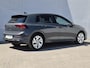 Volkswagen Golf 8.5 1.5 eTSI Life Edition Automaat / MY 2025 / Facelift Model / Comfort-pakket / Multimedia-pakket / Stuur- en Stoelverwarming / Apple Carplay Android Auto / Adaptief CC / Achteruitrijcamera / Keyless Entry/Start / Lichtmetalen wielen 17“ /