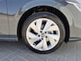 Volkswagen Golf 8.5 1.5 eTSI Life Edition Automaat / MY 2025 / Facelift Model / Comfort-pakket / Multimedia-pakket / Stuur- en Stoelverwarming / Apple Carplay Android Auto / Adaptief CC / Achteruitrijcamera / Keyless Entry/Start / Lichtmetalen wielen 17“ /
