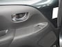 Peugeot 108 Allure 72 pk | Navigatie via Apple Carplay/Android Auto | Achteruitrijcamera | LED Dagrijverlichting | Keyless Entry/Start | Lederen Stuurwiel | DAB Ontvanger | Start/Stop Systeem | Climate Control | 15" Lichtmetalen Velgen |