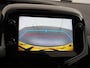 Peugeot 108 Allure 72 pk | Navigatie via Apple Carplay/Android Auto | Achteruitrijcamera | LED Dagrijverlichting | Keyless Entry/Start | Lederen Stuurwiel | DAB Ontvanger | Start/Stop Systeem | Climate Control | 15" Lichtmetalen Velgen |