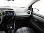 Peugeot 108 Allure 72 pk | Navigatie via Apple Carplay/Android Auto | Achteruitrijcamera | LED Dagrijverlichting | Keyless Entry/Start | Lederen Stuurwiel | DAB Ontvanger | Start/Stop Systeem | Climate Control | 15" Lichtmetalen Velgen |