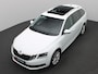 Skoda Octavia Combi 1.4 TSI Greentech Style Business 150PK DSG Pano-Schuifdak, Adaptieve Cruise Controle, Parkeersensoren voor en achter, Navi, Clima, Stoelverwarming, Voorruitverwarming, Trekhaak, 18" LM Velgen