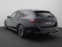 BMW 5-Serie Touring 530e M Sport Edition 299PK AUT. Panoramadak, Keyless, Adaptieve Cruise, Memorystoel, Head-Up Display, Elektr. Achterklep, Stoelverwarming+Koeling, Stuurverwarming, Volleder, Trekhaak, 21" LM Velgen