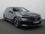BMW 5-Serie Touring 530e M Sport Edition 299PK AUT. Panoramadak, Keyless, Adaptieve Cruise, Memorystoel, Head-Up Display, Elektr. Achterklep, Stoelverwarming+Koeling, Stuurverwarming, Volleder, Trekhaak, 21" LM Velgen