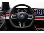 BMW 5-Serie Touring 530e M Sport Edition 299PK AUT. Panoramadak, Keyless, Adaptieve Cruise, Memorystoel, Head-Up Display, Elektr. Achterklep, Stoelverwarming+Koeling, Stuurverwarming, Volleder, Trekhaak, 21" LM Velgen