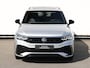 Volkswagen Tiguan 1.5 TSI R-Line 150PK DSG Black Style | Panoramadak | Keyless | Trekhaak | Camera | NL Auto