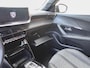 Peugeot 2008 1.2 PureTech 130pk Automaat Allure Navigatie Apple Carplay/Android Auto 360 camera Parkeersensoren Blind Spot Assist Adaptive Cruise Control Stoelverwarming Getinte ramen Climate Control