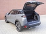 Peugeot 2008 1.2 PureTech 130pk Automaat Allure Navigatie Apple Carplay/Android Auto 360 camera Parkeersensoren Blind Spot Assist Adaptive Cruise Control Stoelverwarming Getinte ramen Climate Control