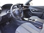 Peugeot 2008 1.2 PureTech 130pk Automaat Allure Navigatie Apple Carplay/Android Auto 360 camera Parkeersensoren Blind Spot Assist Adaptive Cruise Control Stoelverwarming Getinte ramen Climate Control