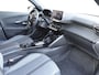Peugeot 2008 1.2 PureTech 130pk Automaat Allure Navigatie Apple Carplay/Android Auto 360 camera Parkeersensoren Blind Spot Assist Adaptive Cruise Control Stoelverwarming Getinte ramen Climate Control
