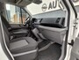 Volkswagen Crafter 2.0TDI L3H2 30 Airco Camera Navi Bluetooth EURO 6 Betonplex vloer Wandbekleding Schuifdeur 2.500kg trekvermogen keurige bus!