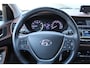 Hyundai i20 1.2-85pk HP i-Motion Comfort. Keurige en goed rijdende 5drs. Hyundai voor nog jaren rijplezier ! Autm. airco, trekhaak, telefoonvoorbereiding., metallic lak, cruise cntrl etc.