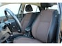 Hyundai i20 1.2-85pk HP i-Motion Comfort. Keurige en goed rijdende 5drs. Hyundai voor nog jaren rijplezier ! Autm. airco, trekhaak, telefoonvoorbereiding., metallic lak, cruise cntrl etc.