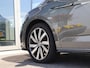Volkswagen Touran 1.8 TSI 180 pk DSG R-Line 7p | Navigatie | Panoramadak | Zwenkbare Trekhaak | LED | Camera | Adaptive Cruise | Climatronic | Stoelverwarming | Elektrische Klep |