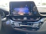 Toyota C-HR 1.8 Hybrid Adventure / Automaat / NL-Auto / Dealer-Onderhouden / Vol-Leder / Stoelverwarming / Treeplanken / Adaptieve Cruise-Control / Keyless / Dodehoek-Detectie / DAB Radio-Bluetooth / Navi / JBL-Audio / PDC V+A met Camera / 18'' LMV / ENZ.
