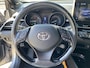 Toyota C-HR 1.8 Hybrid Adventure / Automaat / NL-Auto / Dealer-Onderhouden / Vol-Leder / Stoelverwarming / Treeplanken / Adaptieve Cruise-Control / Keyless / Dodehoek-Detectie / DAB Radio-Bluetooth / Navi / JBL-Audio / PDC V+A met Camera / 18'' LMV / ENZ.