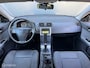 Volvo V50 2.4 Momentum - ECC - CRUISE CONTROLE - TREKHAAK - 17" LM VELGEN - ELEKTR. RAMEN + SPIEGELS - CPV - NL AUTO - NAP - APK T/M 18-03-2026 -