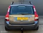 Volvo V50 2.4 Momentum - ECC - CRUISE CONTROLE - TREKHAAK - 17" LM VELGEN - ELEKTR. RAMEN + SPIEGELS - CPV - NL AUTO - NAP - APK T/M 18-03-2026 -