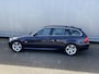 BMW 3-Serie Touring 318i Business Line Leer, Navi groot, CC, PDC, LM, Afn.Trekh, nw. APK – Inruil Mogelijk –