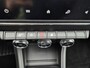 Renault Captur 1.3 mild hybrid 140 techno Handgeschakeld / Apple Carplay Android Auto / Achteruitrijcamera / Keyless Entry/Start / Cruise control / Navigatie / Lichtmetalen wielen 18“ / Draadloze telefoon lader /