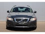 Volvo V70 2.5T Momentum | Youngtimer| Trekhaak| Verwarmbare voorstoelen| Dealer onderhouden| Roofrails