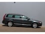 Volvo V70 2.5T Momentum | Youngtimer| Trekhaak| Verwarmbare voorstoelen| Dealer onderhouden| Roofrails