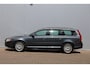 Volvo V70 2.5T Momentum | Youngtimer| Trekhaak| Verwarmbare voorstoelen| Dealer onderhouden| Roofrails