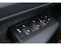 Volvo XC40 B4 Core - IntelliSafe Assist & Surround - Parkeercamera achter - Verwarmde voorstoelen, stuur & achterbank - Parkeersensoren voor & achter - Draadloze tel. lader - Standkachel - Extra getint glas - 18' LMV