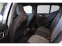Volvo XC40 B4 Core - IntelliSafe Assist & Surround - Parkeercamera achter - Verwarmde voorstoelen, stuur & achterbank - Parkeersensoren voor & achter - Draadloze tel. lader - Standkachel - Extra getint glas - 18' LMV
