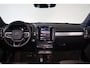 Volvo XC40 B4 Core - IntelliSafe Assist & Surround - Parkeercamera achter - Verwarmde voorstoelen, stuur & achterbank - Parkeersensoren voor & achter - Draadloze tel. lader - Standkachel - Extra getint glas - 18' LMV