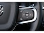Volvo XC40 B4 Core - IntelliSafe Assist & Surround - Parkeercamera achter - Verwarmde voorstoelen, stuur & achterbank - Parkeersensoren voor & achter - Draadloze tel. lader - Standkachel - Extra getint glas - 18' LMV